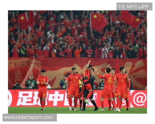 国足逆转取胜全场沸腾年轻球员爆发点燃球迷激情 国足逆转取胜全场沸腾年轻球员爆发点燃球迷激情