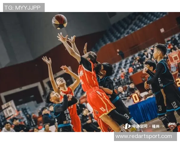 篮球激情燃动青春赛场展现团队拼搏与梦想追逐的精彩瞬间 篮球激情燃动青春赛场展现团队拼搏与梦想追逐的精彩瞬间